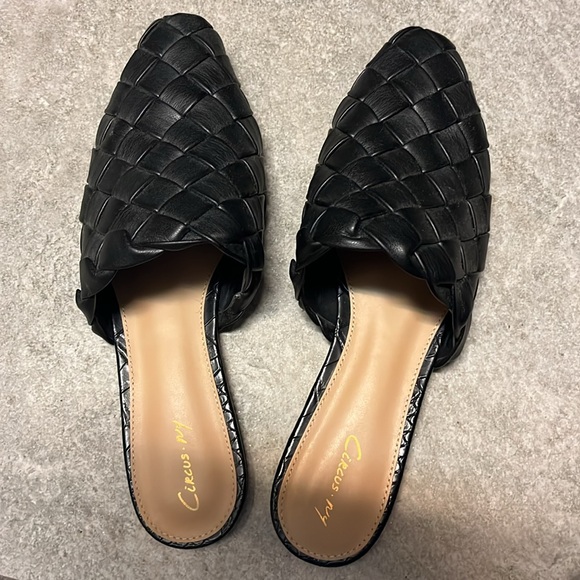 Pair of 2 BLACK LEATHER slip on loafers (9.5) - Picture 3 of 7